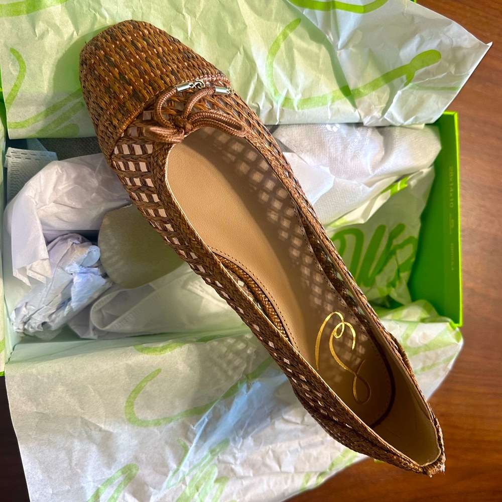 Woven flats